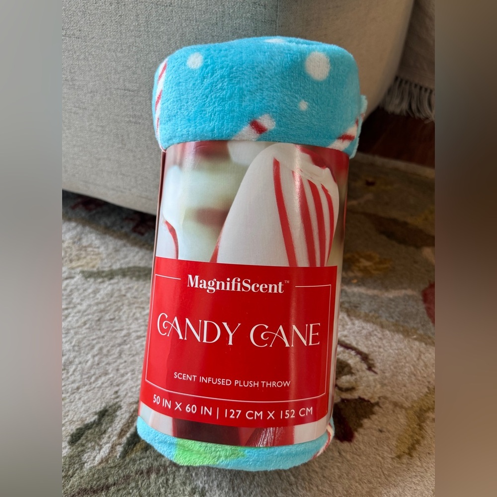 MagnifiScent Candy Cane Scent Infused Plush Throw Blanket 50 X 60 Christmas New